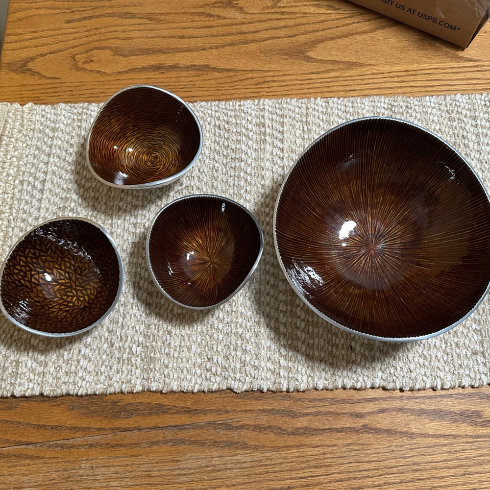 Simply Designz Textured Metal Bowl Set - Sophisticated timeless